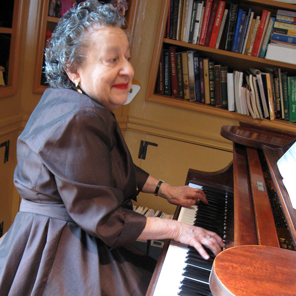Wilma Machover at the piano